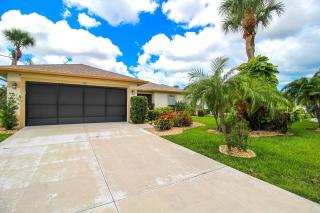 Bright & Airy Canal-Front Retreat With Pool - Rotonda West - 9