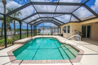 Bright & Airy Canal-Front Retreat With Pool - Rotonda West - 5