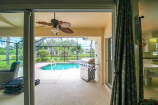 Bright & Airy Canal-Front Retreat With Pool - Rotonda West - 2