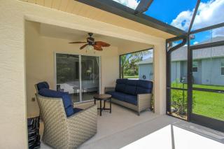Bright & Airy Canal-Front Retreat With Pool - Rotonda West - 1