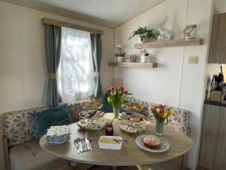 3 Bed-Sleeps 8-Pet Friendly-Parking-Sea View - 8