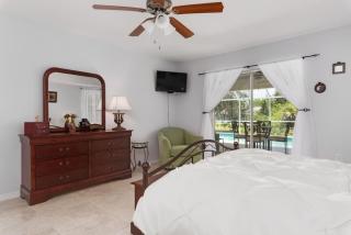 Spacious 3BR Waterfront Home In Port Charlotte - Yonkers - 6