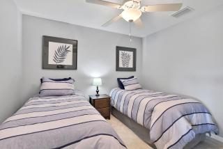Breathtaking 3 BR condo with lake views in Lakewood National Golf Club - Shades Of Summer - Bradenton - 1