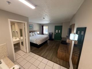 Country Hearth Inn & Suites Augusta - Augusta - 1