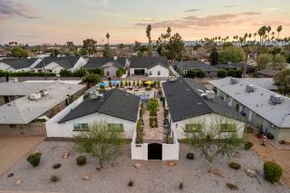Montecito Luxe Home - 3-Villa Retreat with Pool Courtyard - Phoenix - 5
