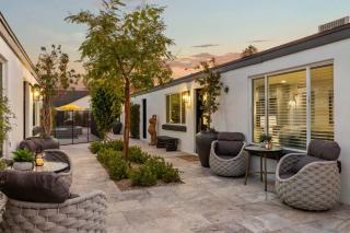 Montecito Luxe Home - 3-Villa Retreat with Pool Courtyard - Phoenix - 2