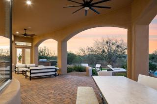 Sierra Luxe Home - Chic Design Dream Backyard with Pool - Scottsdale - 1