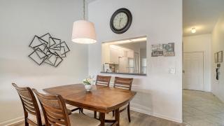 Lakefront 2BR condo near IMG - Pool, Pickleball, Tennis - 8