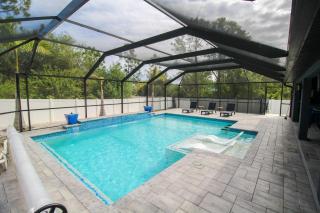 Chic 3 BR Private Pool Home in Lehigh Acres - Lehigh Acres - 0