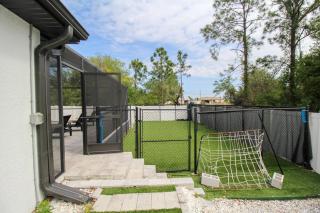 Chic 3 BR Private Pool Home in Lehigh Acres - Lehigh Acres - 3