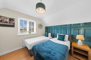 Exquisite 4 Bedrooms with 2 en-suite - 8