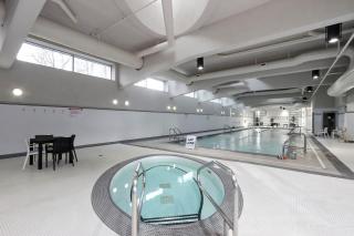 Downtown Luxurious 2BDPool, Parking, Hot Tub, Sauna - Vancouver - 8