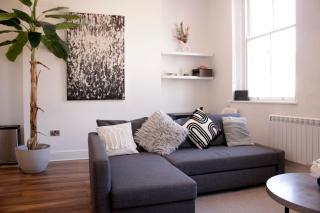 Modern City Centre Apartment - Sleeps 4 - ideal for families, couples & professionals - 1