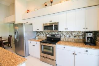 Magnificent 2 BR Lakefront Condo in Heritage Oaks - Sarasota - 3