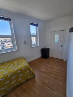 Sunny Bournemouth Home with BBQ & Outdoor Seating - Bournemouth - 3