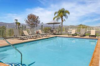 Best Western Plus Lake Elsinore Inn & Suites - Lake Elsinore - 9