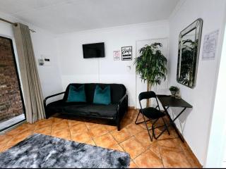Zhantique Guest House 1- Unit 5 - Boksburg - 6