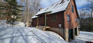 Wandering Woods- 3 Bedroom Home with Hot Tub and Firepit - Oakland - 0