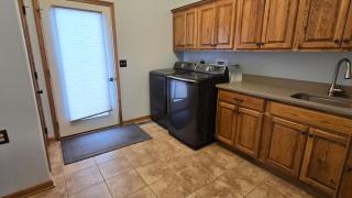 At The Top- beautiful 4 bedroom townhouse with hot tub, games and lake views! - McHenry - 5