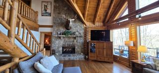 Coopers Run Five Bedroom Log Home with Hot Tub Pool Table and Views - McHenry - 2