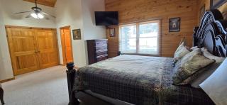 Villa With A View- 4 bedroom townhouse with lake and ski slope views - 6