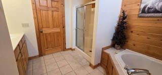 Villa With A View- 4 bedroom townhouse with lake and ski slope views - McHenry - 9