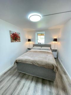 Family friendly, Free Parking space, Newly renovated 3 rooms Apartment - Ålesund - 1