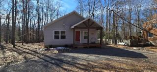 The Hideaway House- 3 bedroom with Hot Tub, Fenced Yard, Lake Access - Swanton - 0