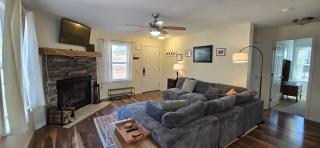 The Hideaway House- 3 bedroom with Hot Tub, Fenced Yard, Lake Access - Swanton - 4