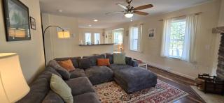 The Hideaway House- 3 bedroom with Hot Tub, Fenced Yard, Lake Access - Swanton - 1