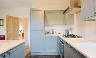 Large 2 story penthouse apartment, impressive views - 8