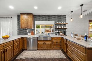 Peaceful Palm - Farmhouse Chic with Pool & Games - Mesa - 7