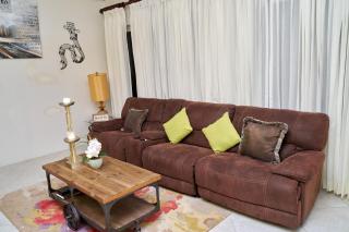 Bondi's Getaway - Portmore - 1