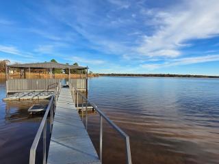 Cute Shawnee Twin Lakes home sleeps 10&has it all! - 8