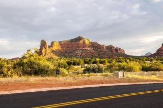 Red Rock Vista Home - Luxe Comfort & Breathtaking Views - 8