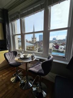 City Centre Location on Corn Street studio - 9