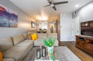 Saguaro Sunrise -Luxe Condo with Balcony & Pool - Scottsdale - 4