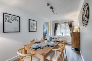 Stylish Detached House - Close to City Centre - Sleeps up to 7 - Driveway Parking, Self Check-In, Study Room, Fast WiFi and Sky TV - Milton Keynes - 7