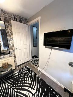 Cozy & Stylish 3-Bed house Parking & 3 Smart TVs - Liverpool - 3