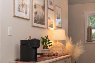Delightful & Well Provisioned Home in Ideal Local - - 1