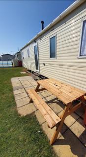 Buxton's Holiday Home - 'Park Holiday's' complex - St Osyth - Clacton-on-Sea - Saint Osyth - 0