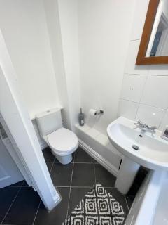Cute two bedroom house with free street parking - 5