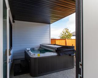 Cozy Garden Suite with Hot Tub and Perfectly Located - 1