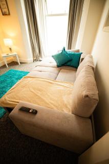One Bedroom Apartment Near The Beach in Lowestoft by Eason Stays, Ideal For Offshore Workers & Short Stays, with Free Parking! - Lowestoft - 2