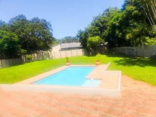 Tranquil Coastal Home with Pool Family-Friendly Stay - Uvongo Beach - 9