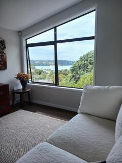 the Lookout - stylish Surfdale home - - 9