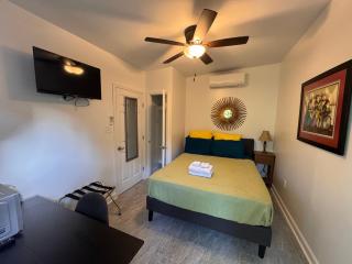 Charming Studio Cabin under Oak tree 2 mins walk to Magazine quiet neighborhood - Nueva Orleans - 0