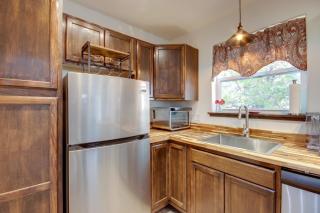 Mtn-View Gem with Grill 2 Mi to Dtwn Livingston - 1