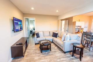 Sleeps 6-Full Kitchen-4 Beds-Big Couch-OfficeSpace - Nashville - 5