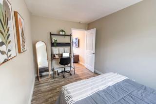 Sleeps 6-Full Kitchen-4 Beds-Big Couch-OfficeSpace - Nashville - 1